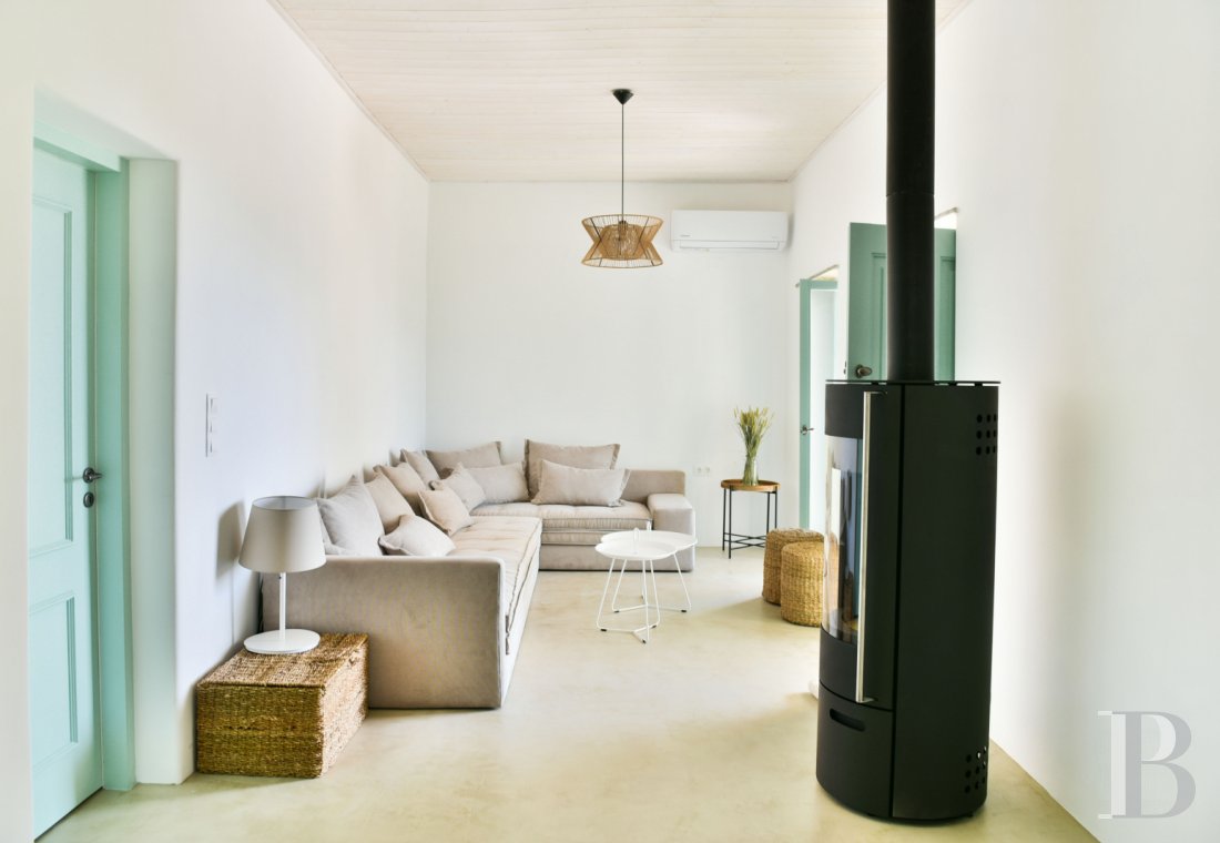 A former olive farm transformed into a charming house on the island of Tinos, in the north of the Cyclades - photo  n°7